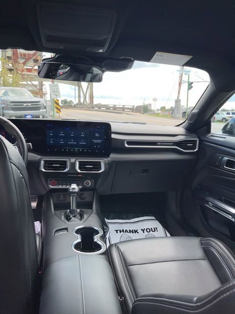 Used 2025 Ford Mustang Premium image 25