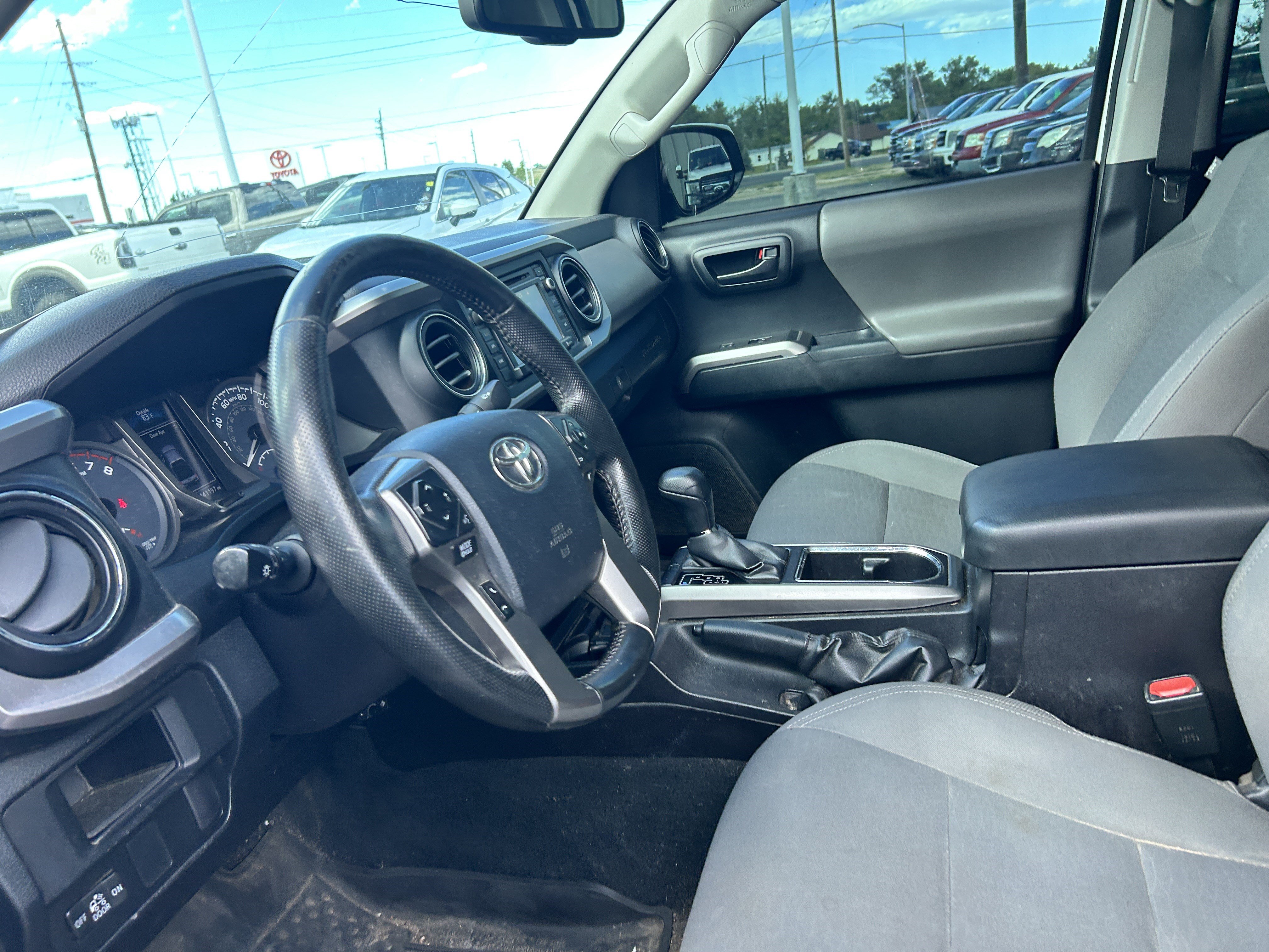 Used 2016 Toyota Tacoma SR5 w/ SR5 Appearance Package (SN) RWD image 9