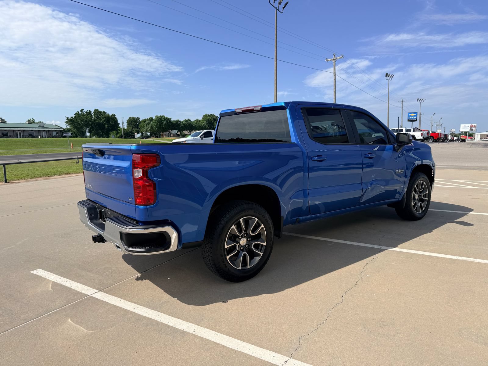 Used 2023 Chevrolet Silverado 1500 LT AWD/4WD image 6