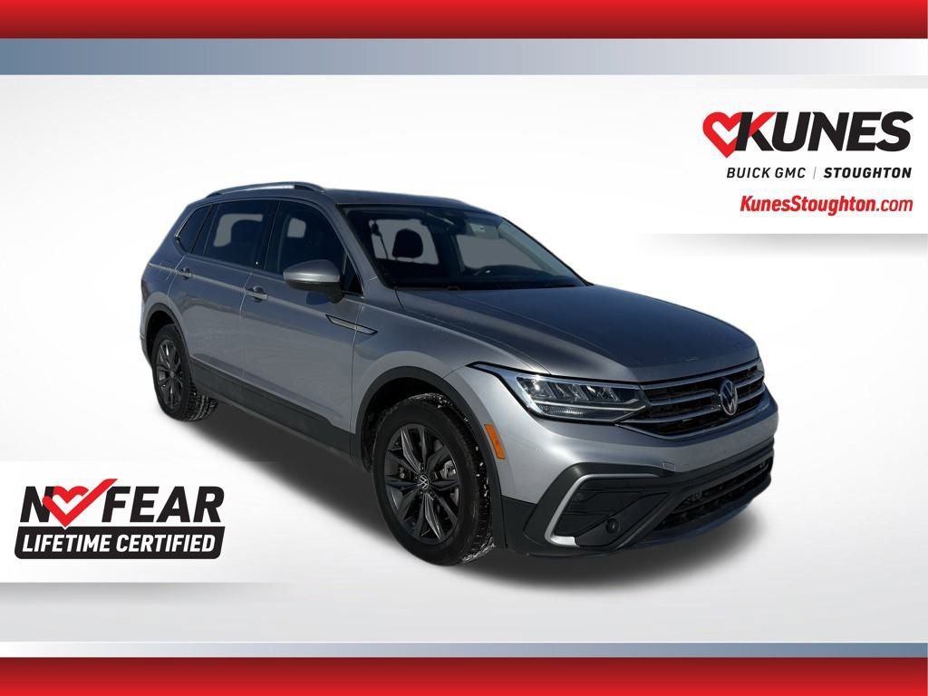 Used 2023 Volkswagen Tiguan SE image 1