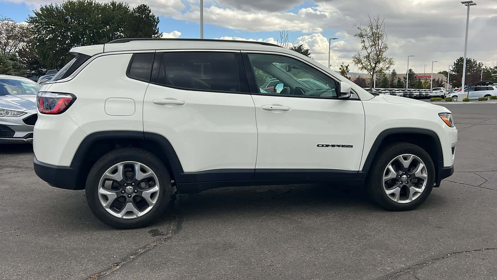 Used 2019 Jeep Compass Limited AWD/4WD image 4