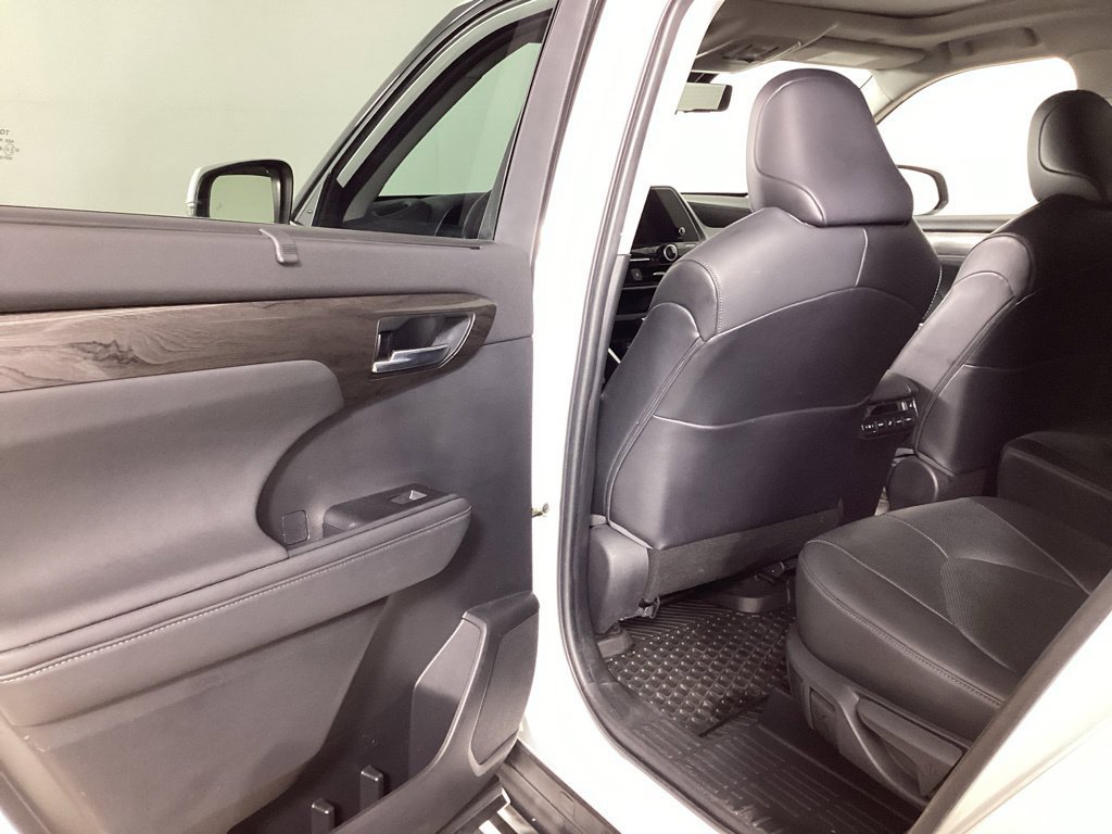 Used 2023 Toyota Highlander Platinum AWD/4WD image 27