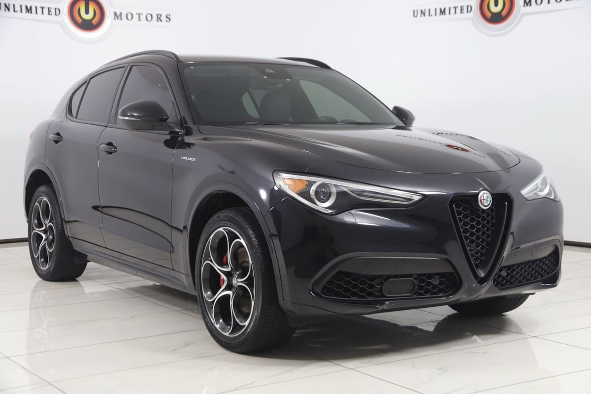 Used 2023 Alfa Romeo Stelvio Veloce AWD/4WD image 22