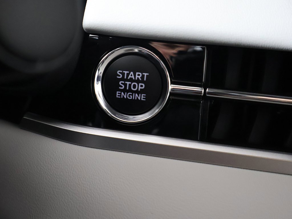 New 2025 Mitsubishi Outlander SE image 40