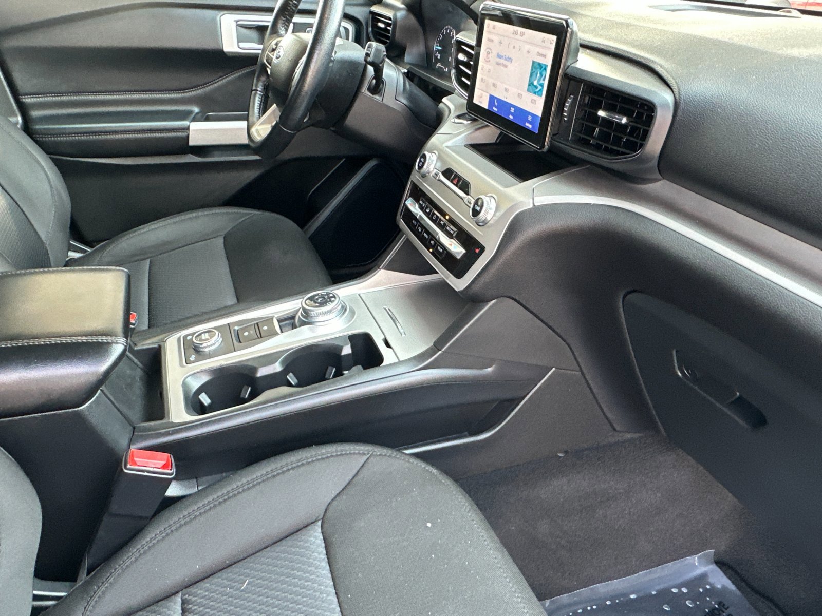 Certified 2022 Ford Explorer XLT w/ Class IV Trailer Tow Package image 18