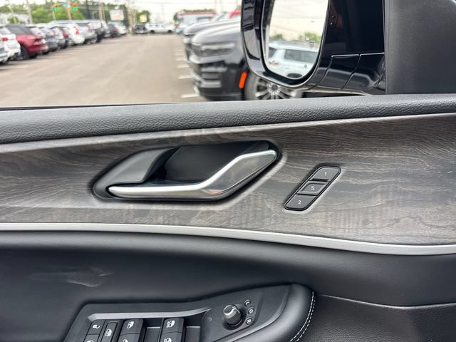 New 2026 Jeep Grand Cherokee Limited w/ Limited Altitude Package AWD/4WD image 15