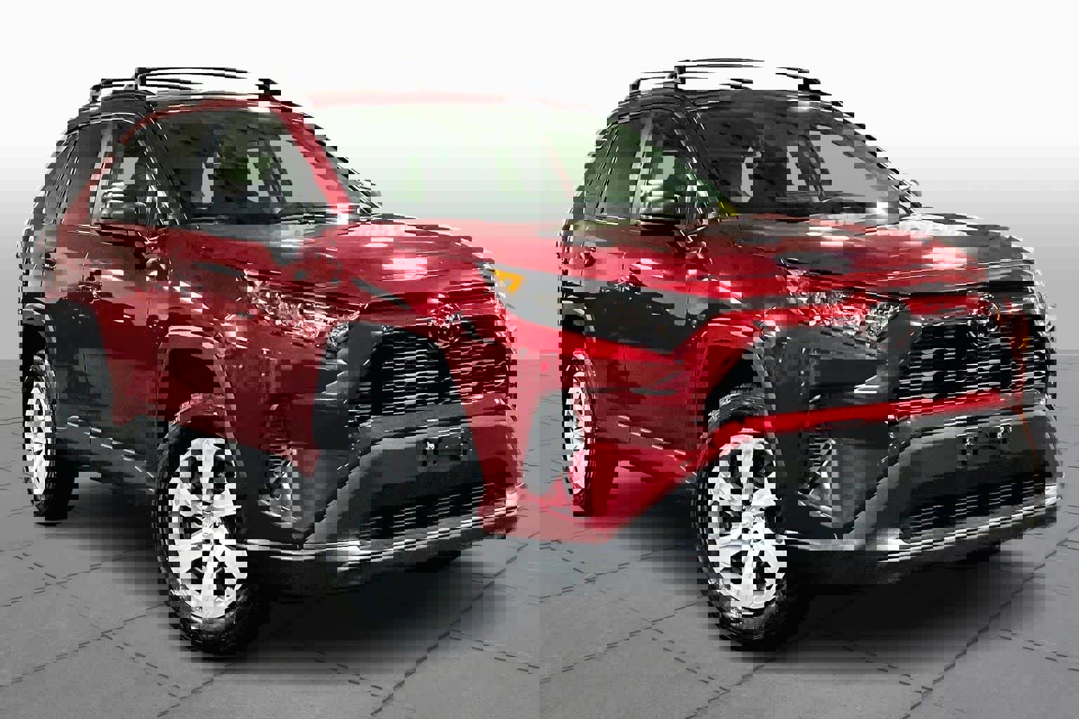 Used 2021 Toyota RAV4 LE image 3