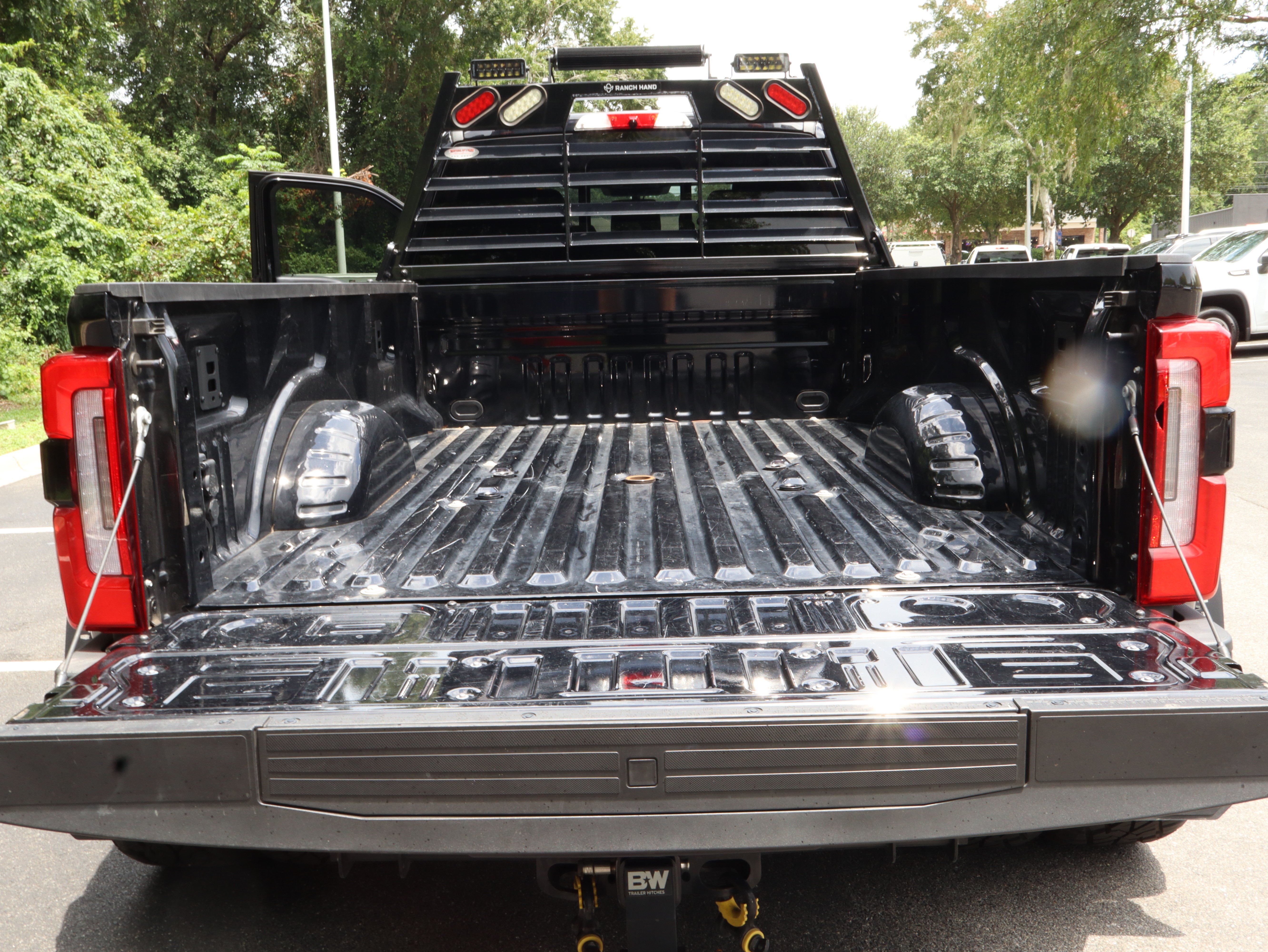 Used 2025 Ford F450 Platinum w/ FX4 Off-Road Package AWD/4WD image 58
