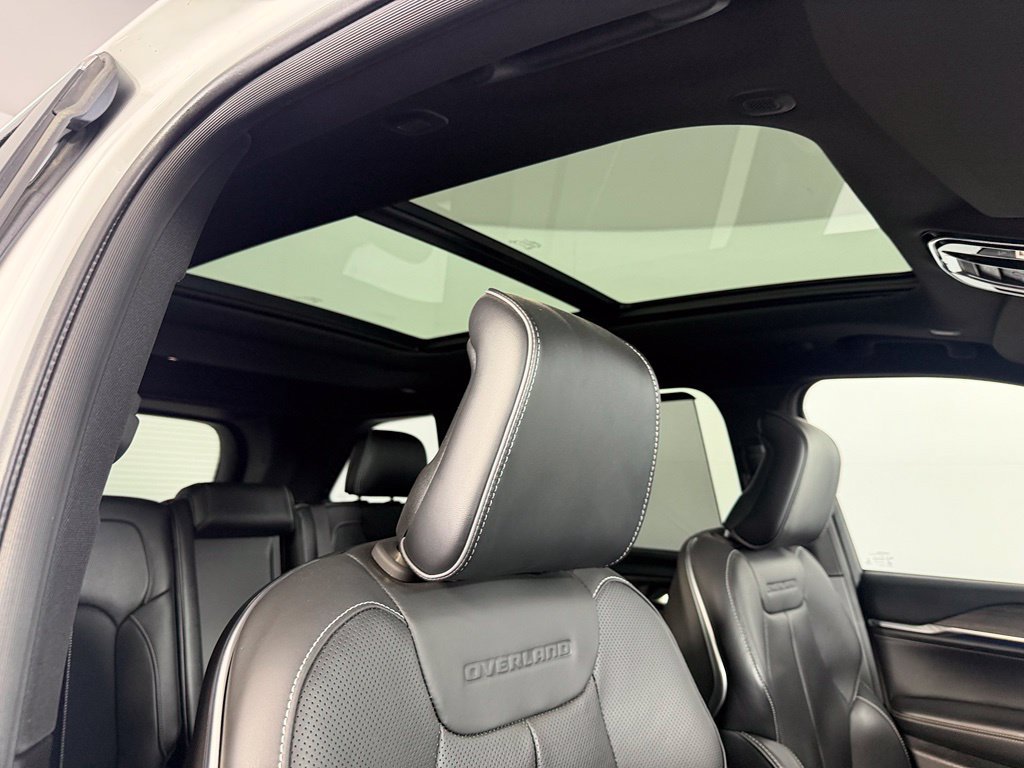 Certified 2022 Jeep Grand Cherokee Overland w/ Advanced Protech Group III AWD/4WD image 19