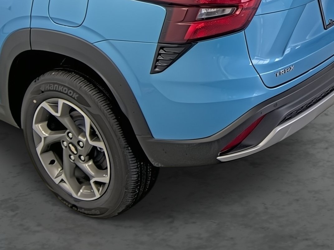 Used 2025 Chevrolet Trax LT w/ Driver Confidence Package FWD image 9
