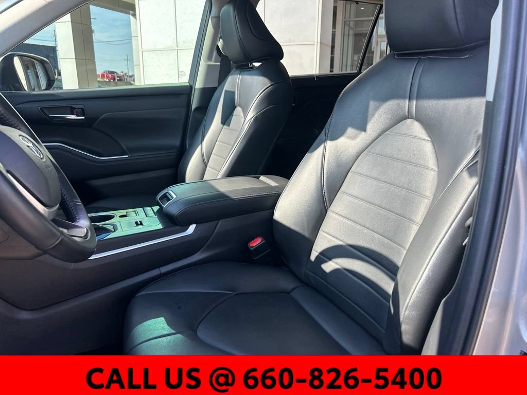 Used 2022 Toyota Highlander XLE AWD/4WD image 21