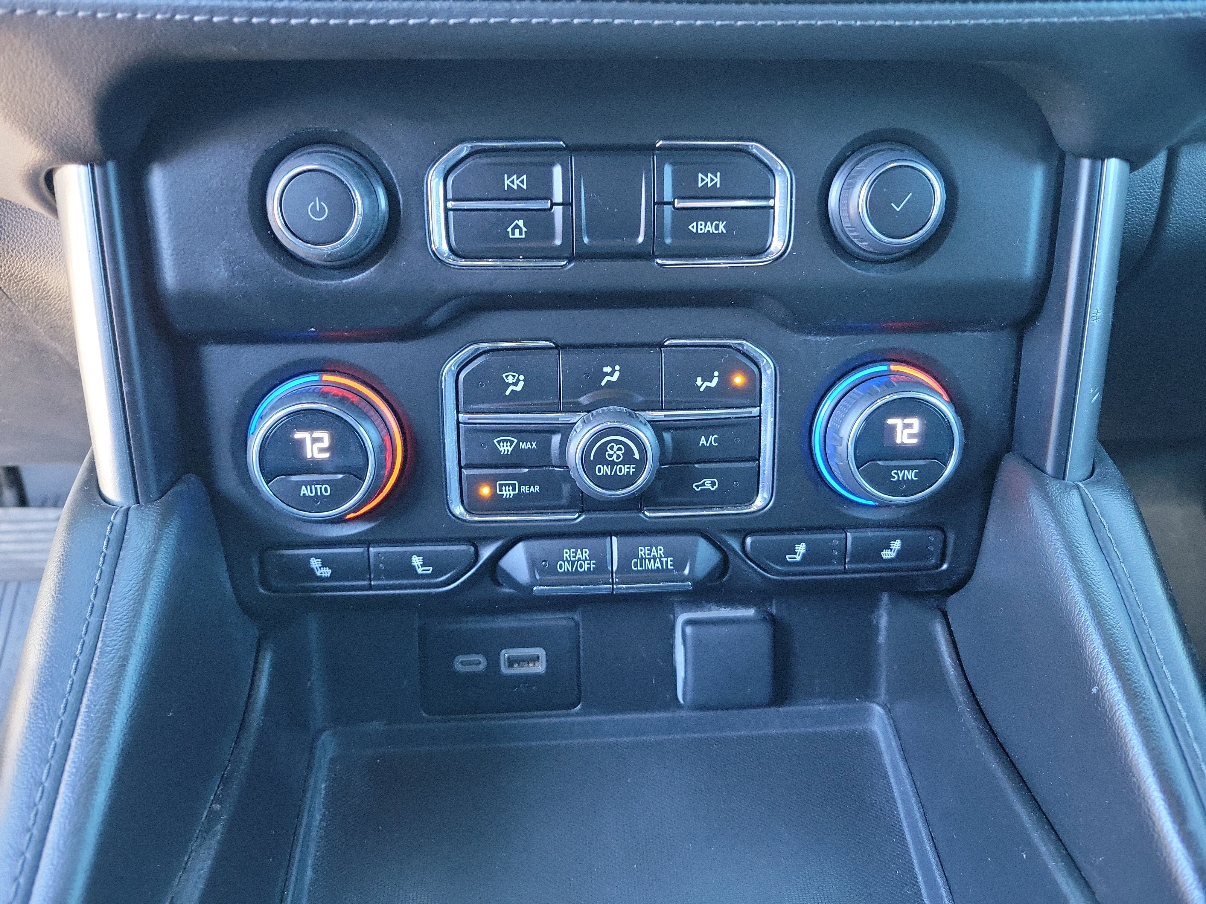 Used 2023 Chevrolet Suburban Z71 w/ Z71 Off-Road Package AWD/4WD image 14