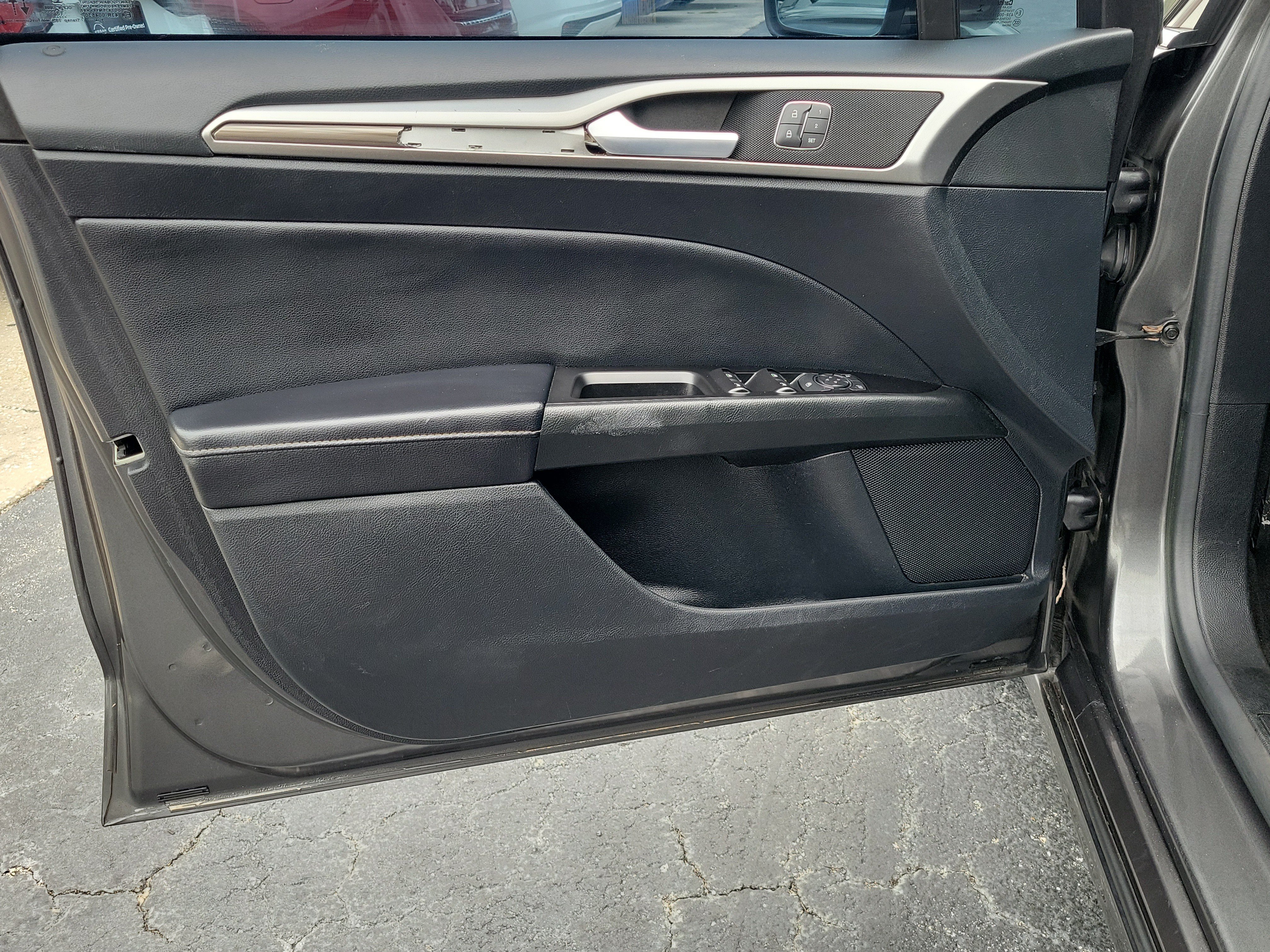 Used 2020 Ford Fusion SEL FWD image 17