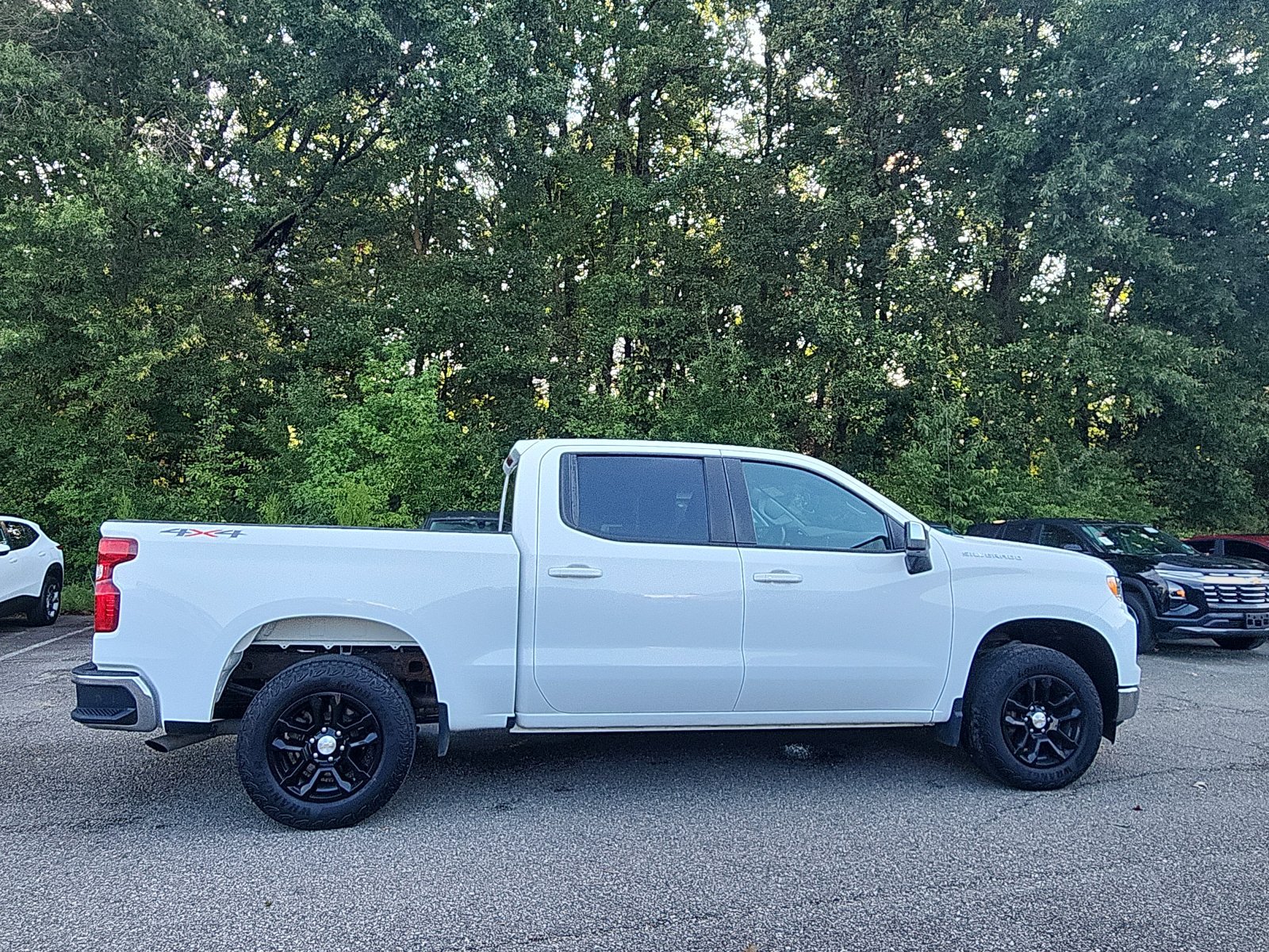 Used 2024 Chevrolet Silverado 1500 LT AWD/4WD image 6