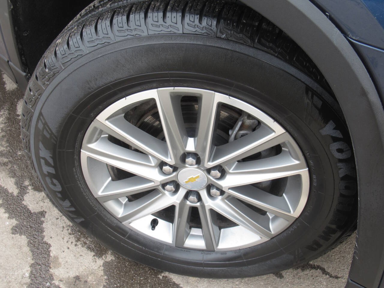 Used 2023 Chevrolet Traverse LT w/ LPO, Floor Liner Package AWD/4WD image 4