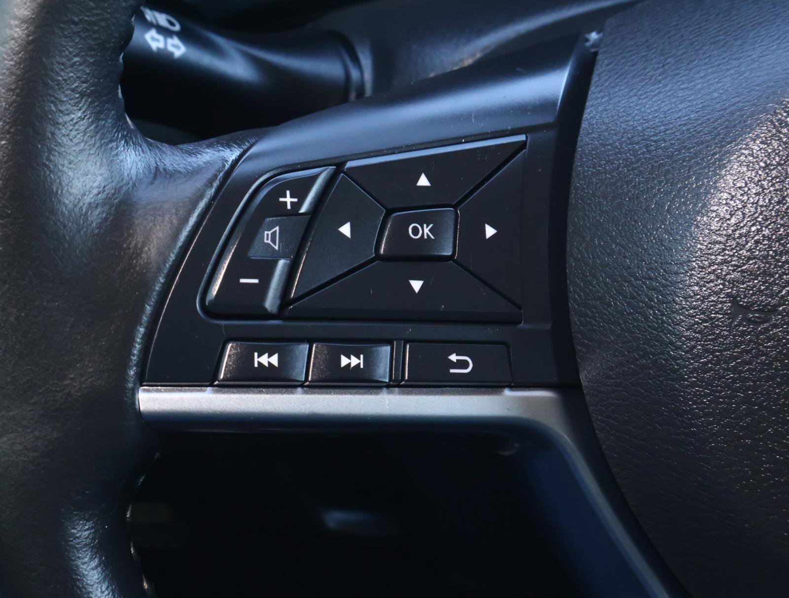 Used 2025 Nissan Sentra SV w/ All-Weather Package image 22