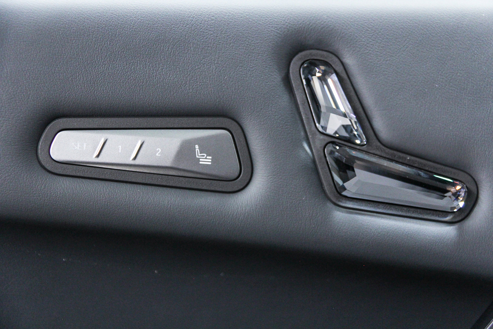 New 2026 BMW iX xDrive60 AWD/4WD image 21