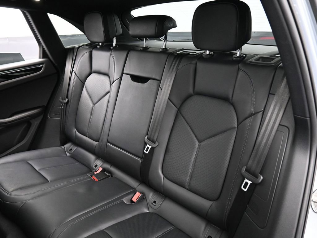 Certified 2025 Porsche Macan image 24