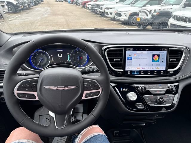 New 2026 Chrysler Pacifica Select image 10