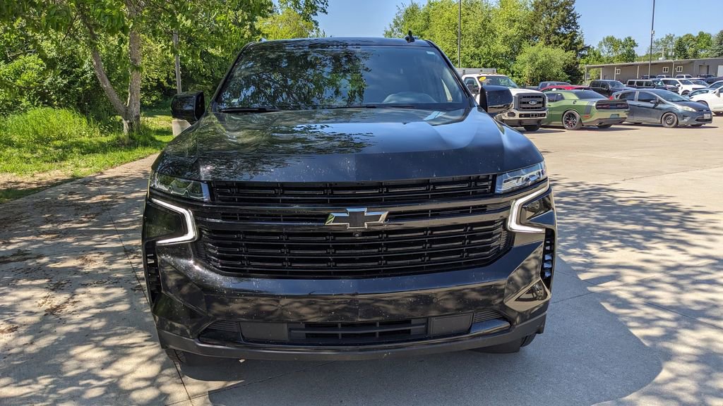 Used 2024 Chevrolet Suburban RST w/ Luxury Package AWD/4WD image 8