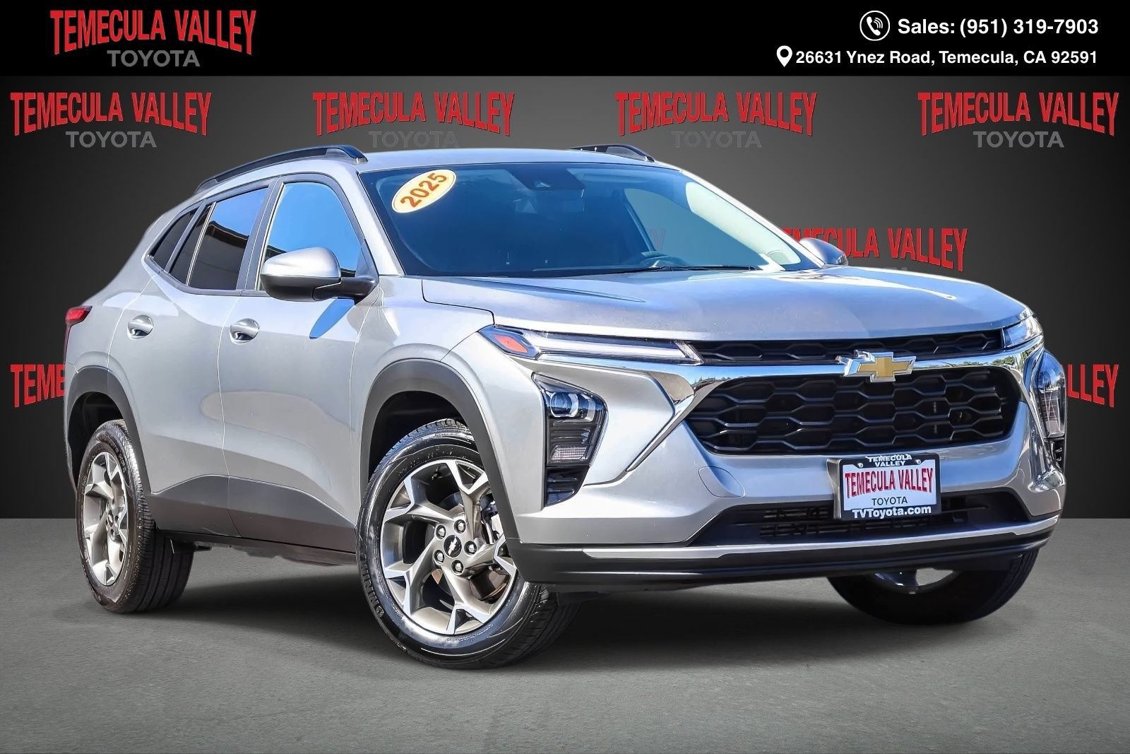 Used 2025 Chevrolet Trax LT FWD image 1
