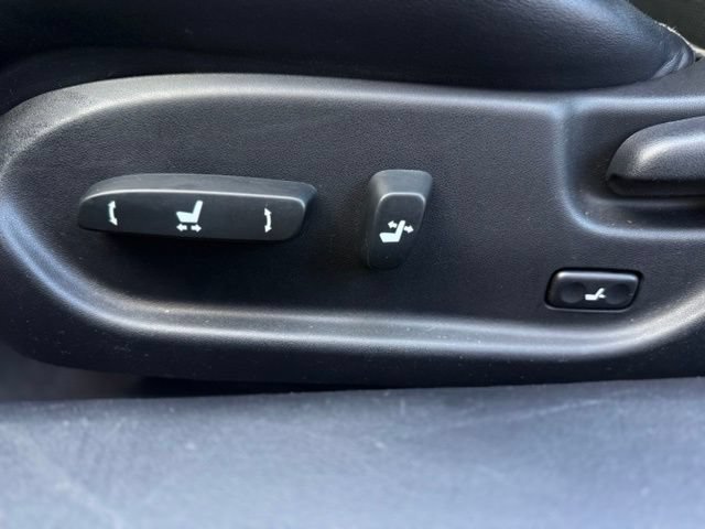 Used 2013 Lexus IS 250C w/ F-Sport Pkg w/Summer Tires RWD image 16