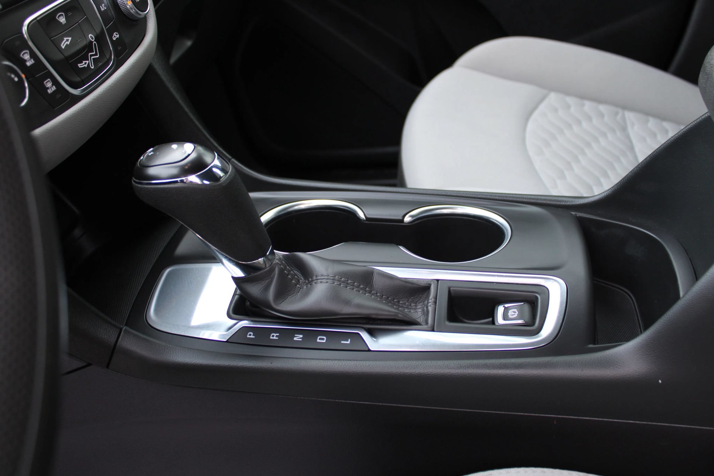 Used 2021 Chevrolet Equinox LS FWD image 10