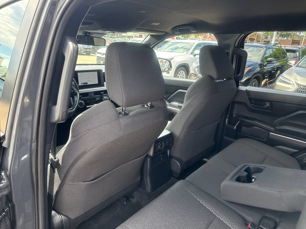 Used 2025 Toyota 4Runner SR5 AWD/4WD image 38