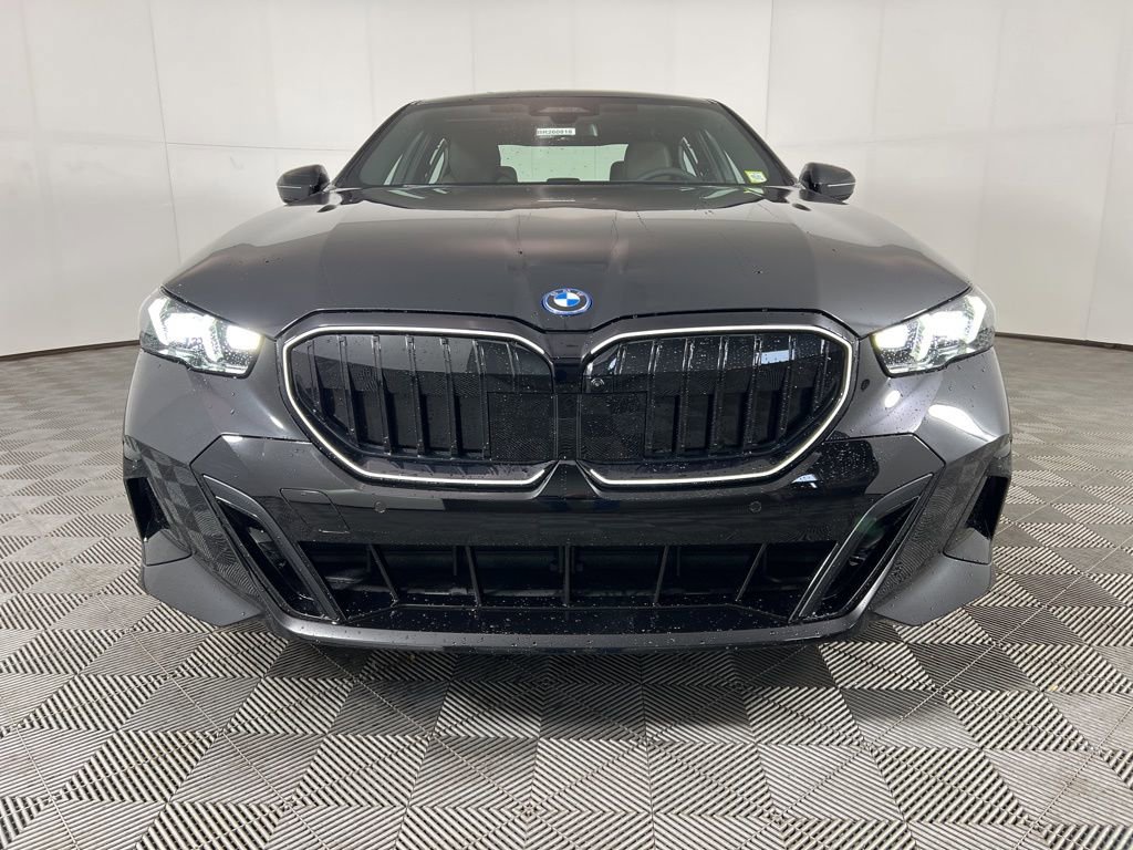 New 2026 BMW 550e xDrive image 5