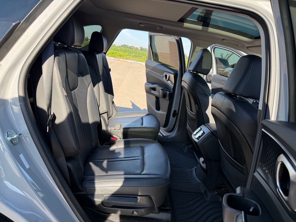 Used 2025 Kia Sorento EX w/ Panoramic Sunroof Package FWD image 19