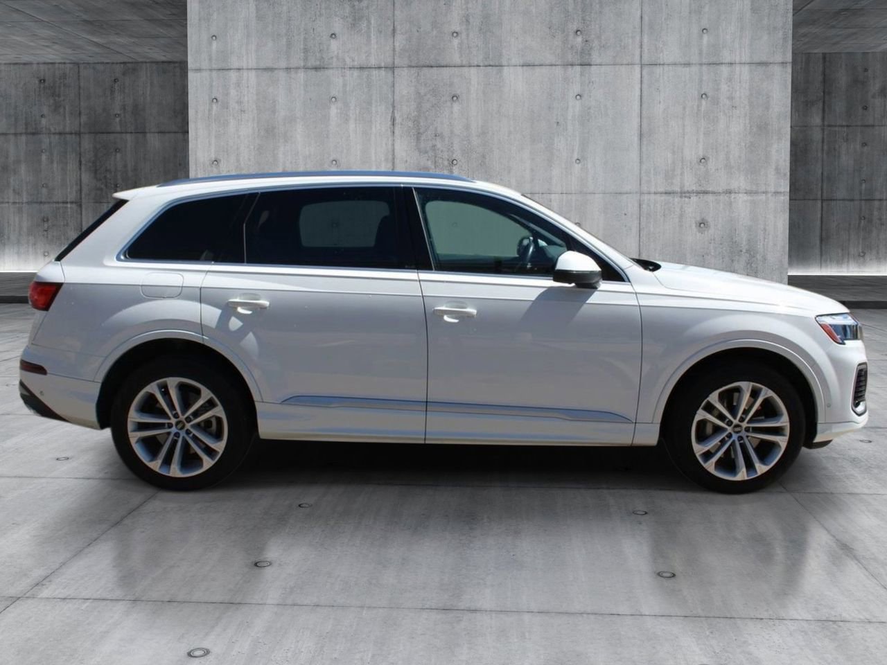 Used 2025 Audi Q7 3.0T Premium Plus AWD/4WD image 8