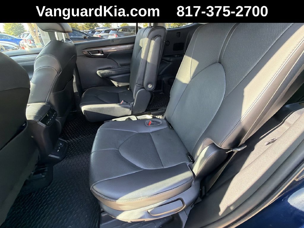 Used 2021 Toyota Highlander Limited FWD image 28