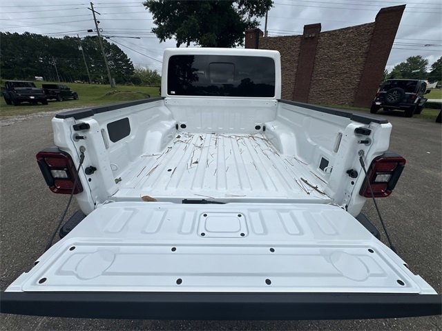 New 2025 Jeep Gladiator Mojave w/ Convenience Group image 18