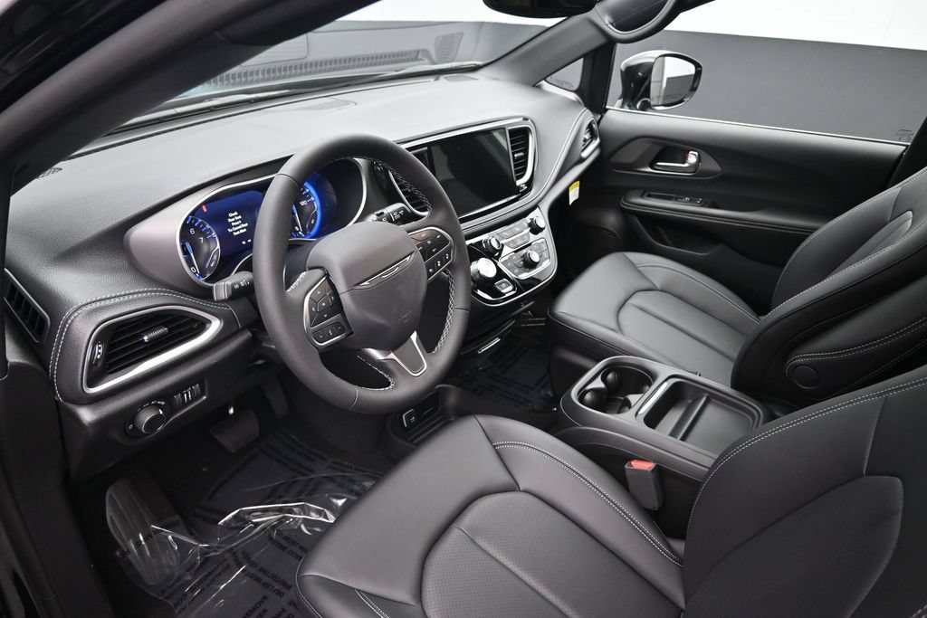 New 2027 Chrysler Pacifica Select FWD image 16