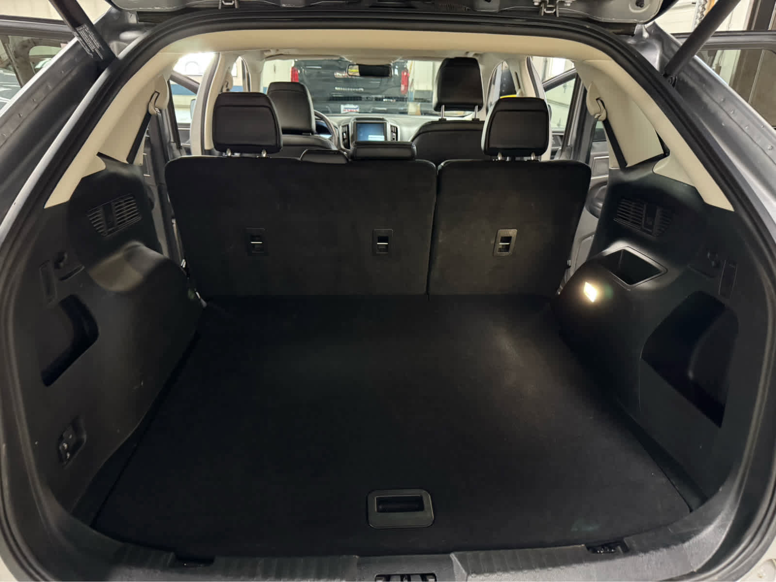 Used 2022 Ford Edge SEL w/ Convenience Package AWD/4WD image 13