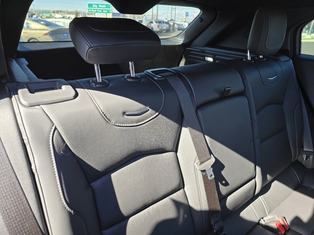 Used 2023 Cadillac XT4 Premium Luxury image 17