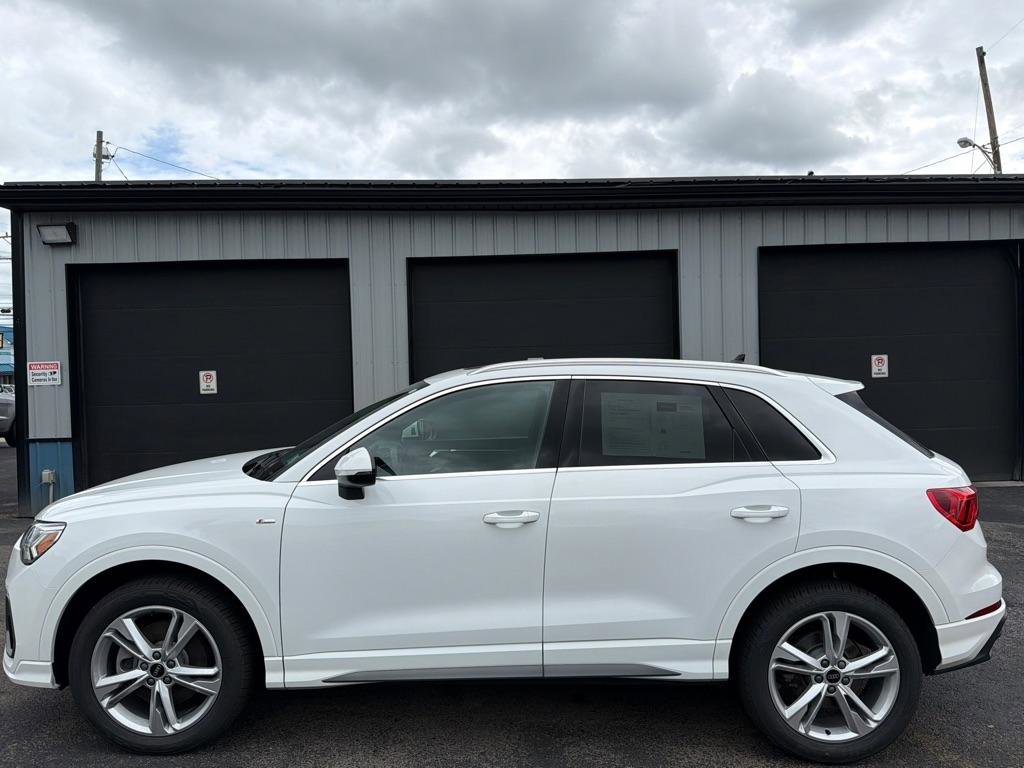 Used 2023 Audi Q3 2.0T Premium w/ Convenience Package AWD/4WD image 2