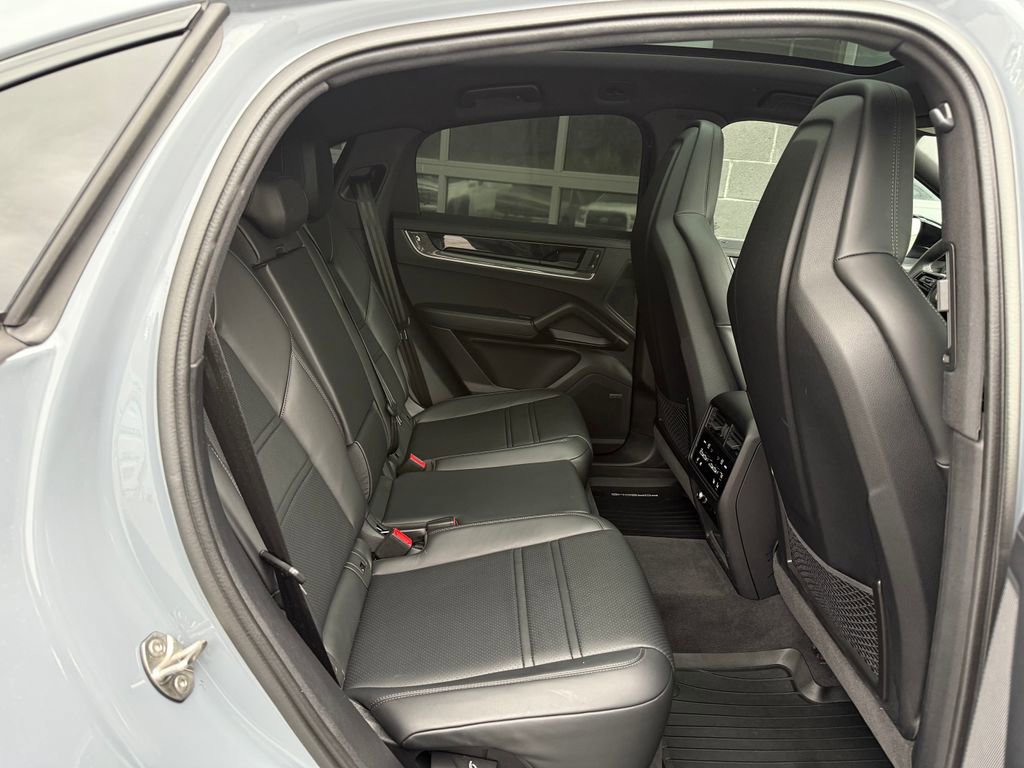 Used 2026 Porsche Cayenne S AWD/4WD image 24