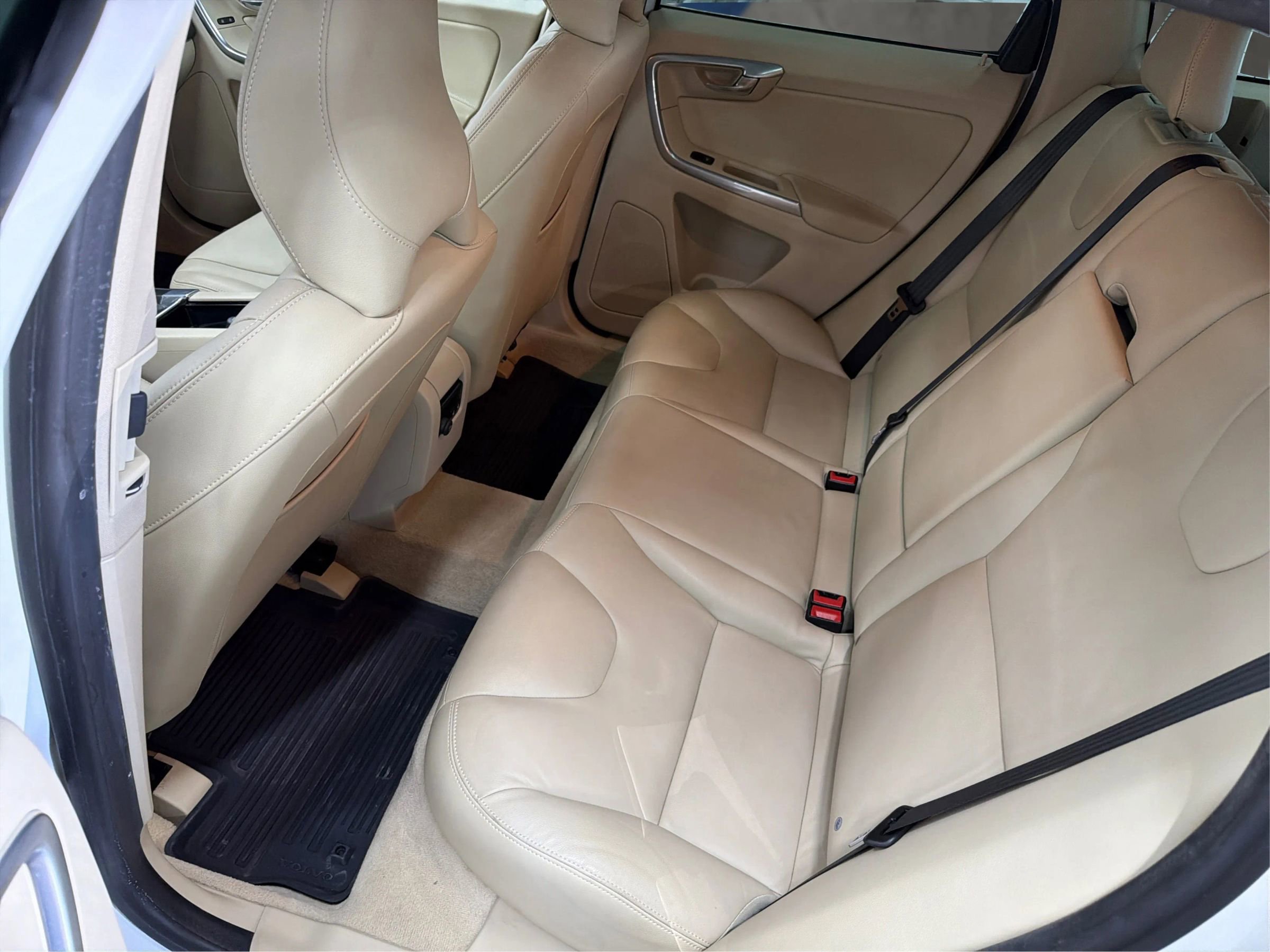 Used 2015 Volvo XC60 T5 Platinum FWD image 44