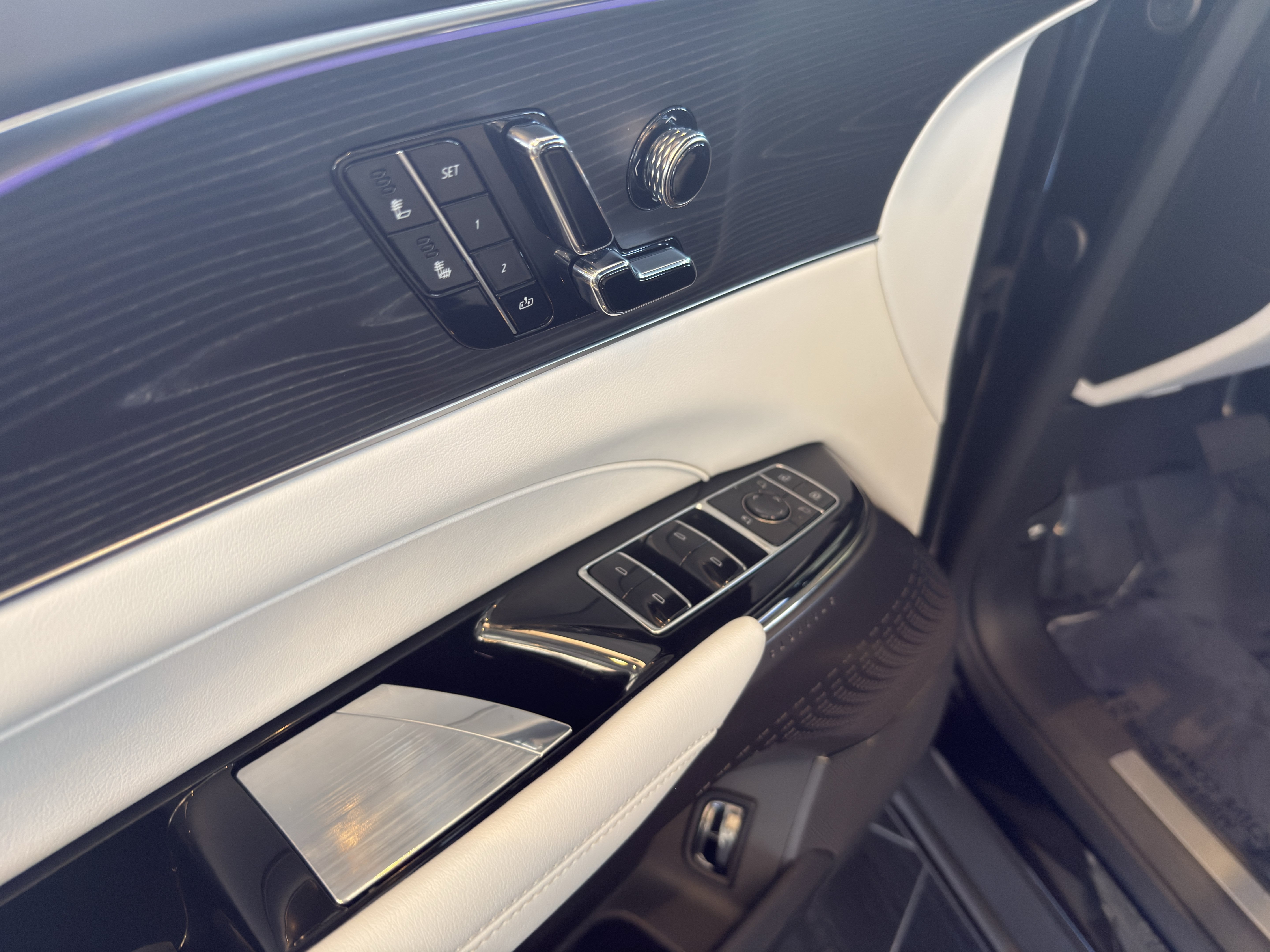 Used 2025 Cadillac Lyriq Luxury AWD/4WD image 17
