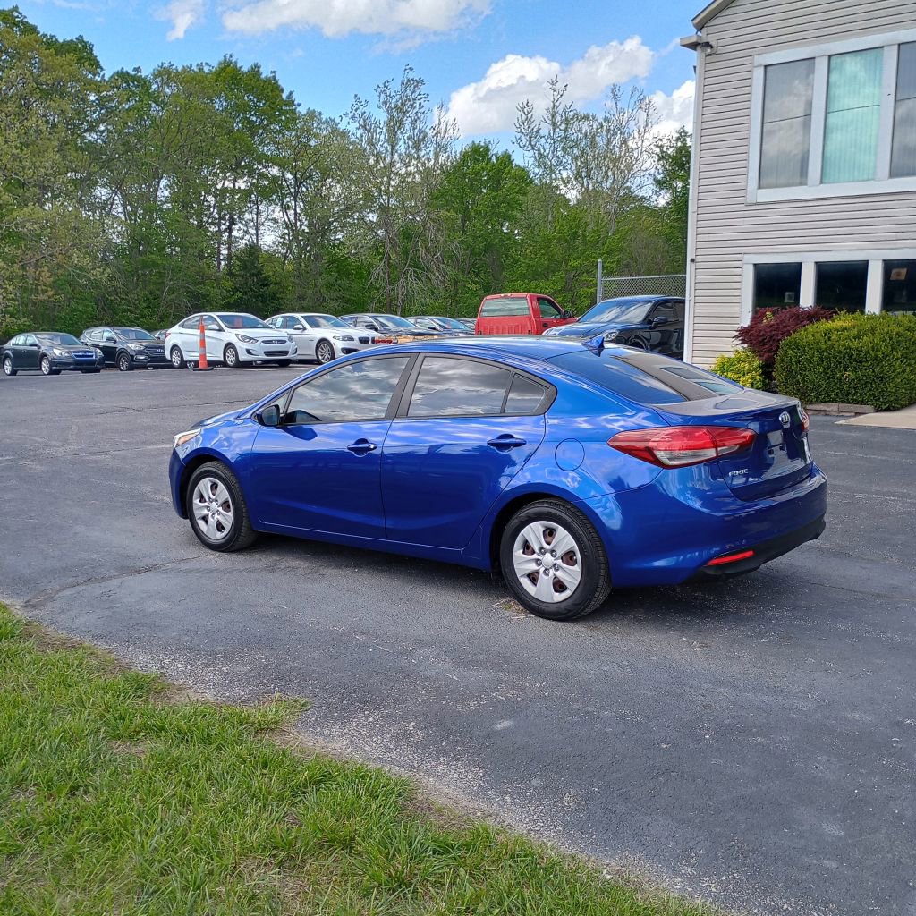 Used 2017 Kia Forte LX FWD image 3