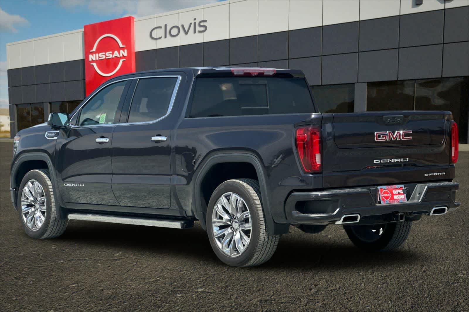 Used 2022 GMC Sierra 1500 Denali w/ Denali Reserve Package AWD/4WD image 7