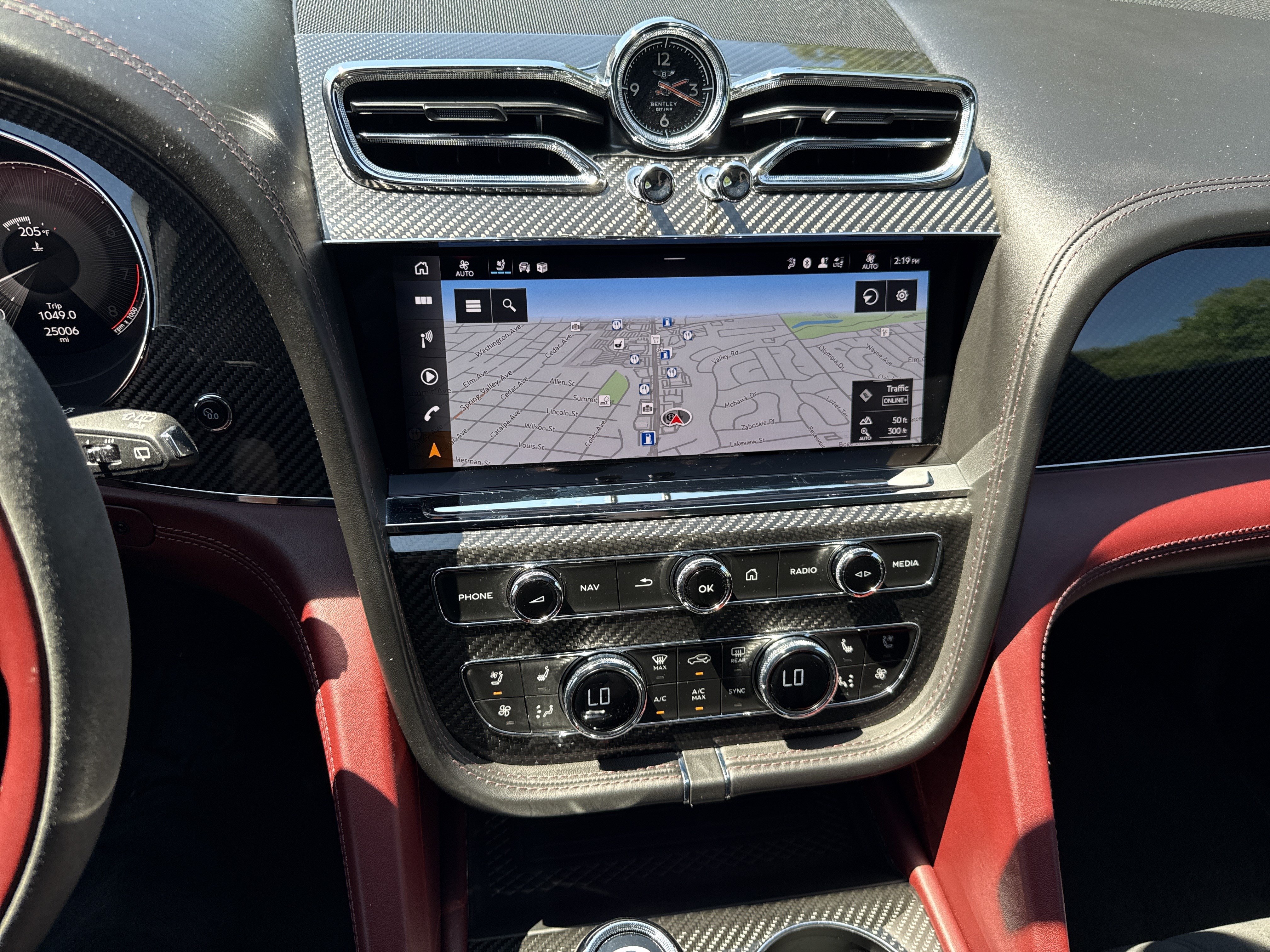 Used 2022 Bentley Bentayga AWD/4WD image 17