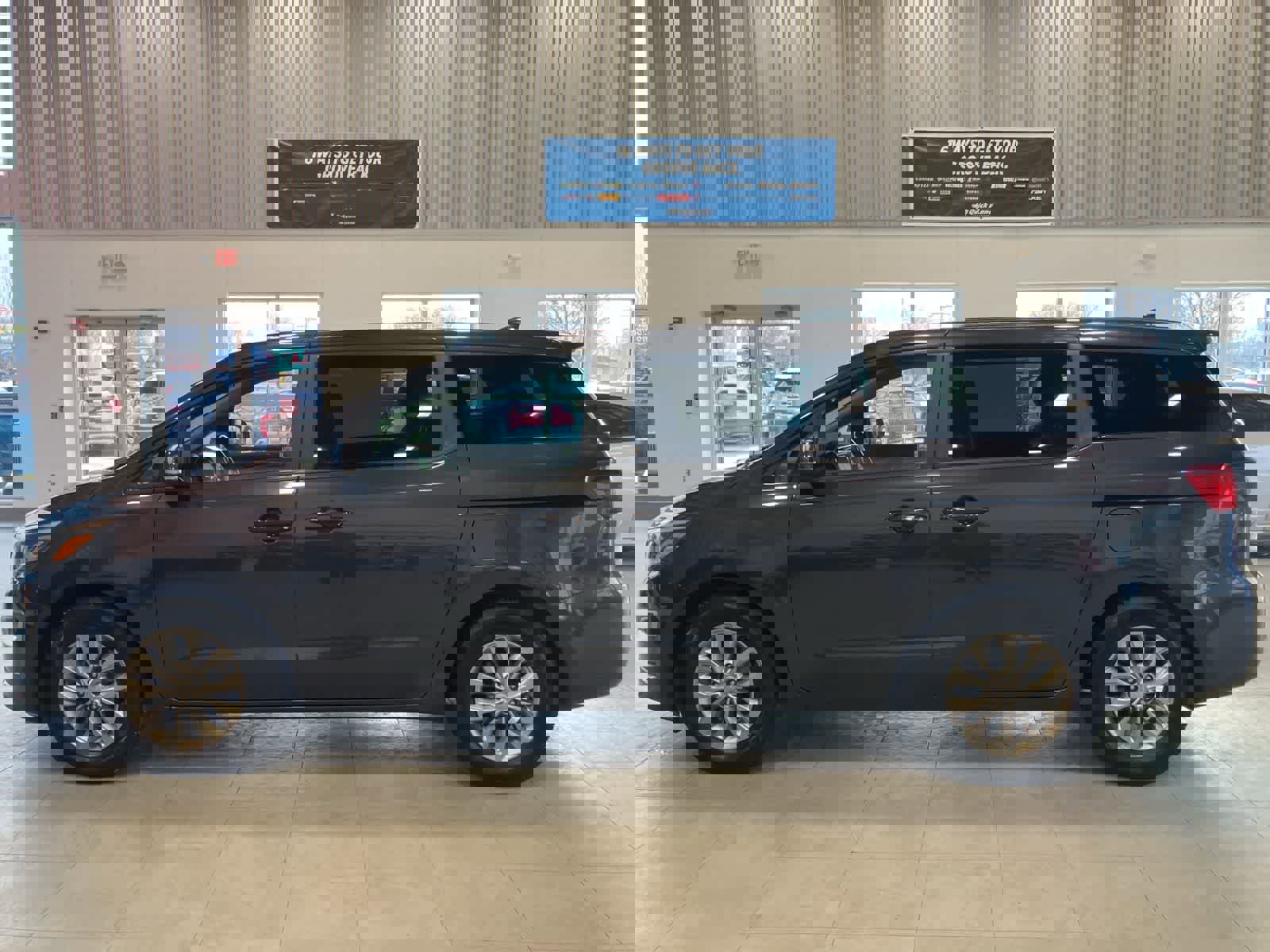 Used 2021 Kia Sedona LX image 8