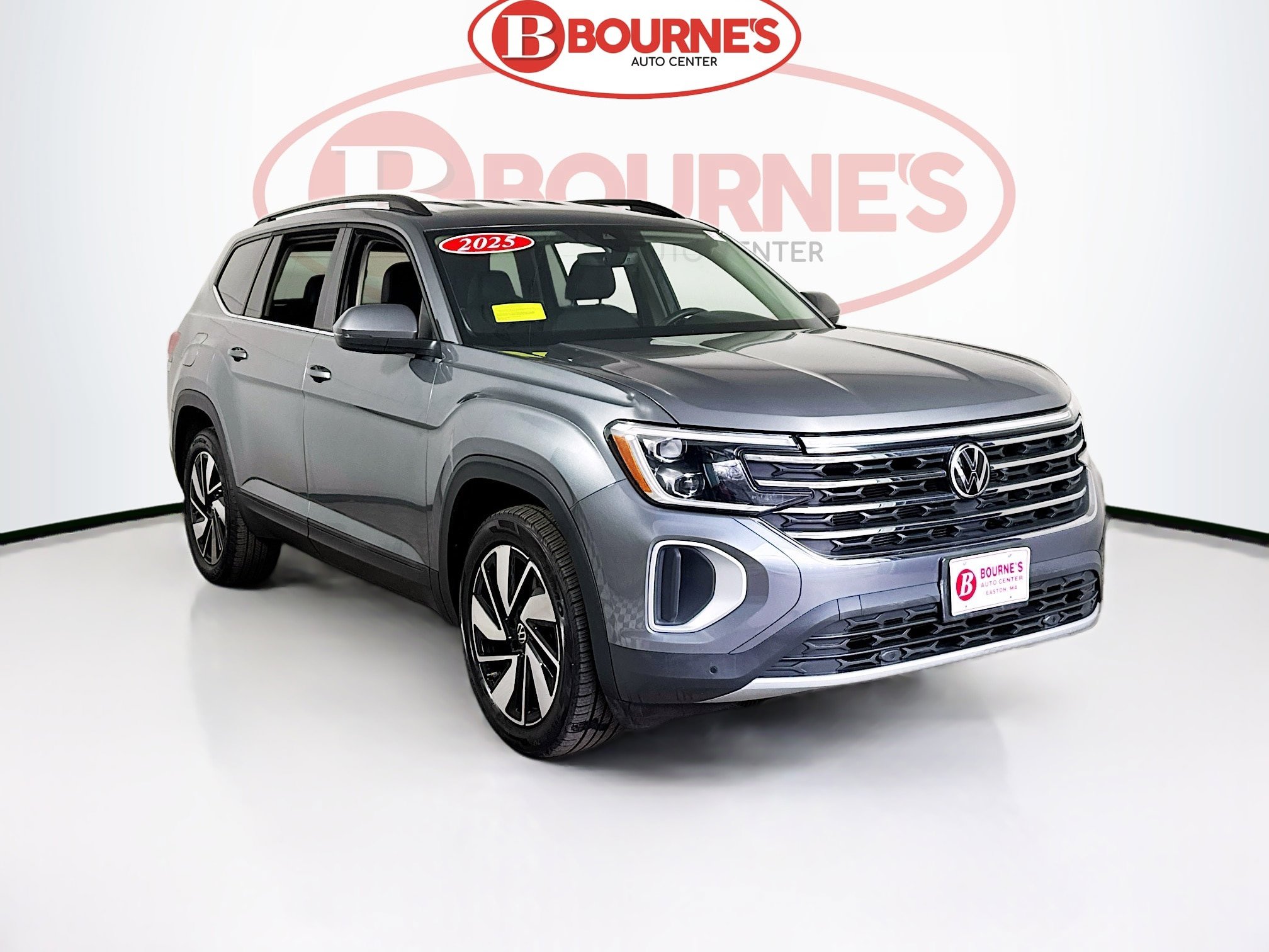 Used 2025 Volkswagen Atlas SE AWD/4WD image 1