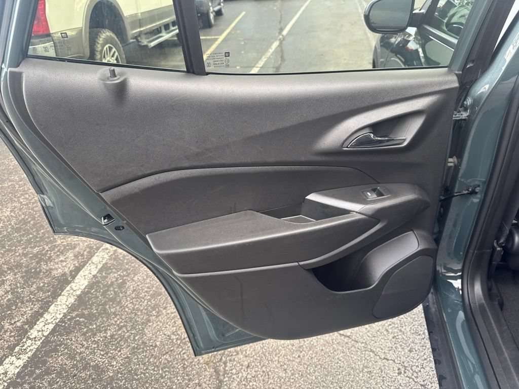 Used 2025 Chevrolet Trax LT FWD image 26