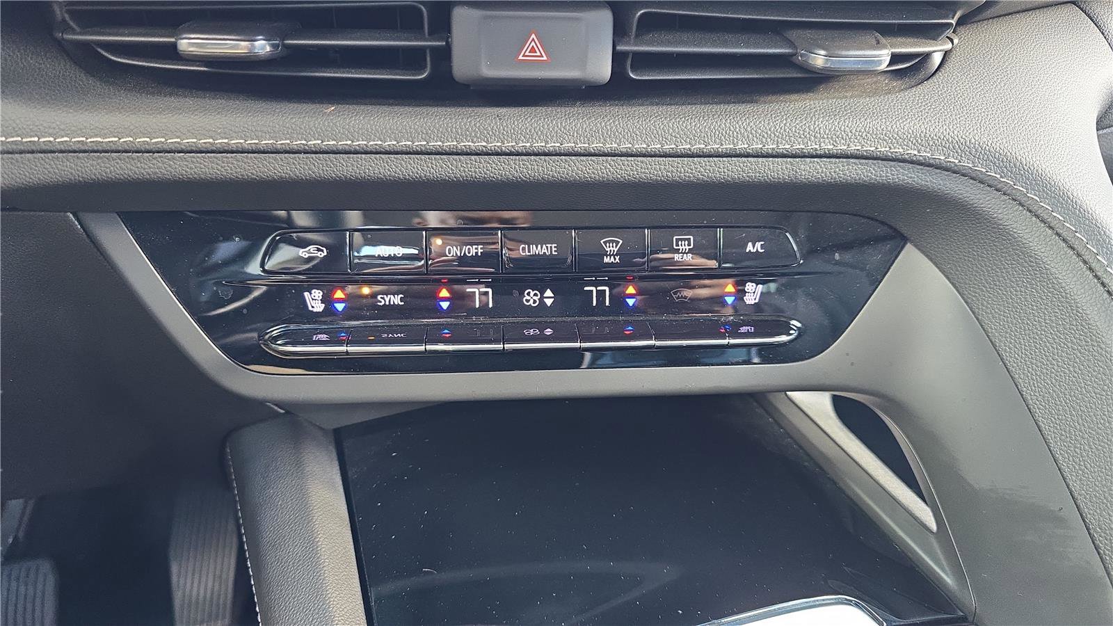 Used 2023 Buick Envision Avenir AWD/4WD image 23