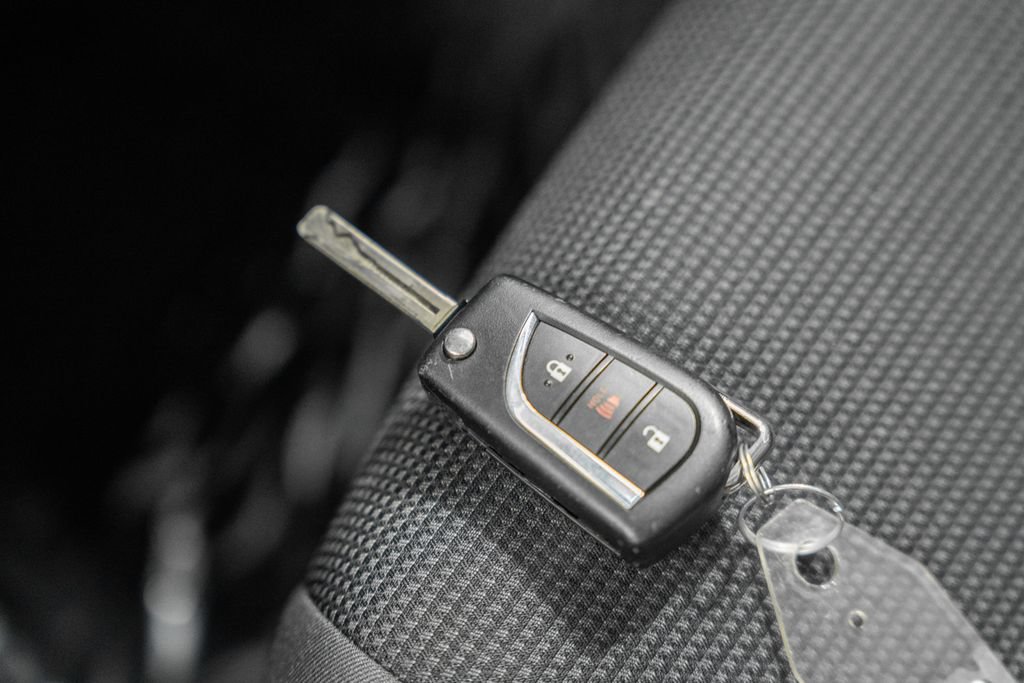 Used 2025 Toyota RAV4 LE AWD/4WD image 36