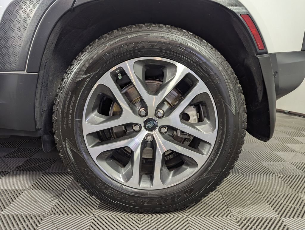 Used 2020 Land Rover Defender 110 HSE image 27