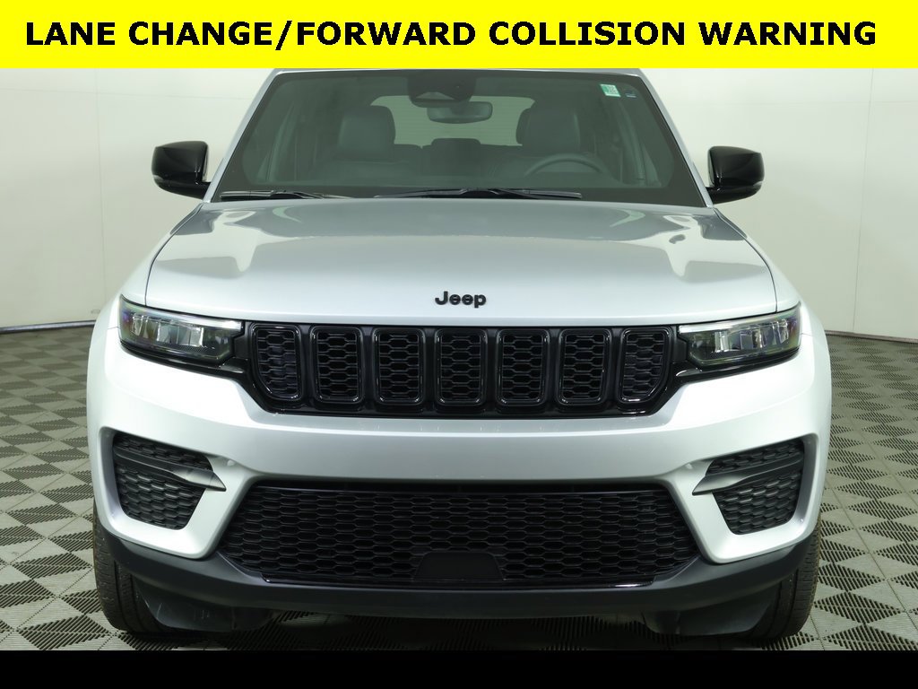 Used 2023 Jeep Grand Cherokee Altitude image 12